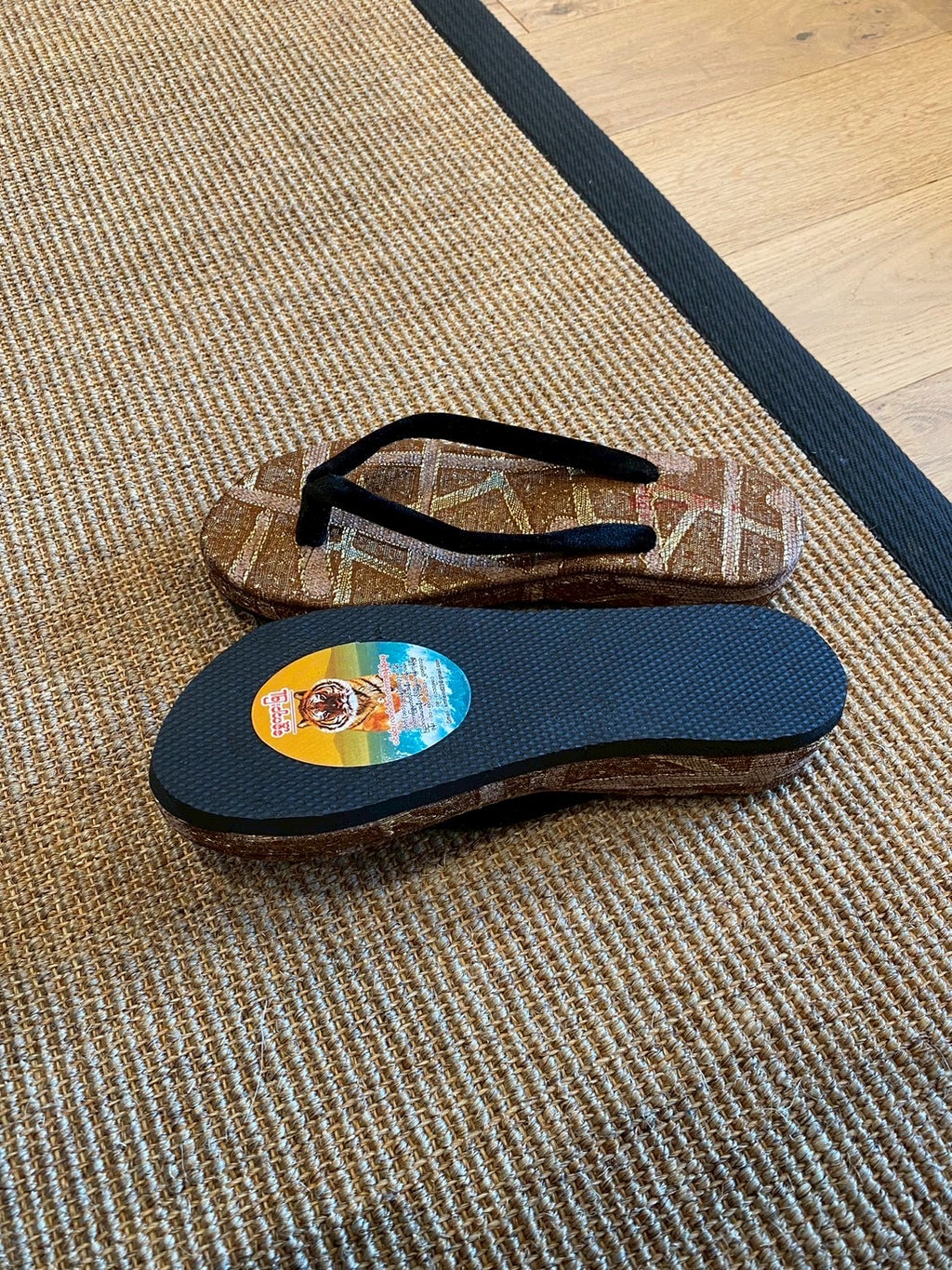 金閣寺みたいなサンダル