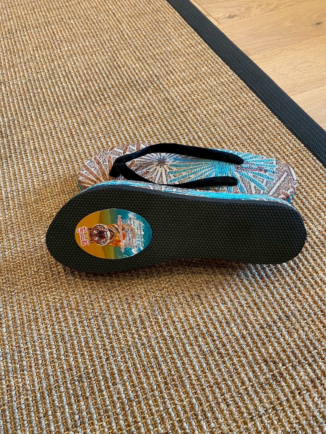 お花模様のファンシーサンダル