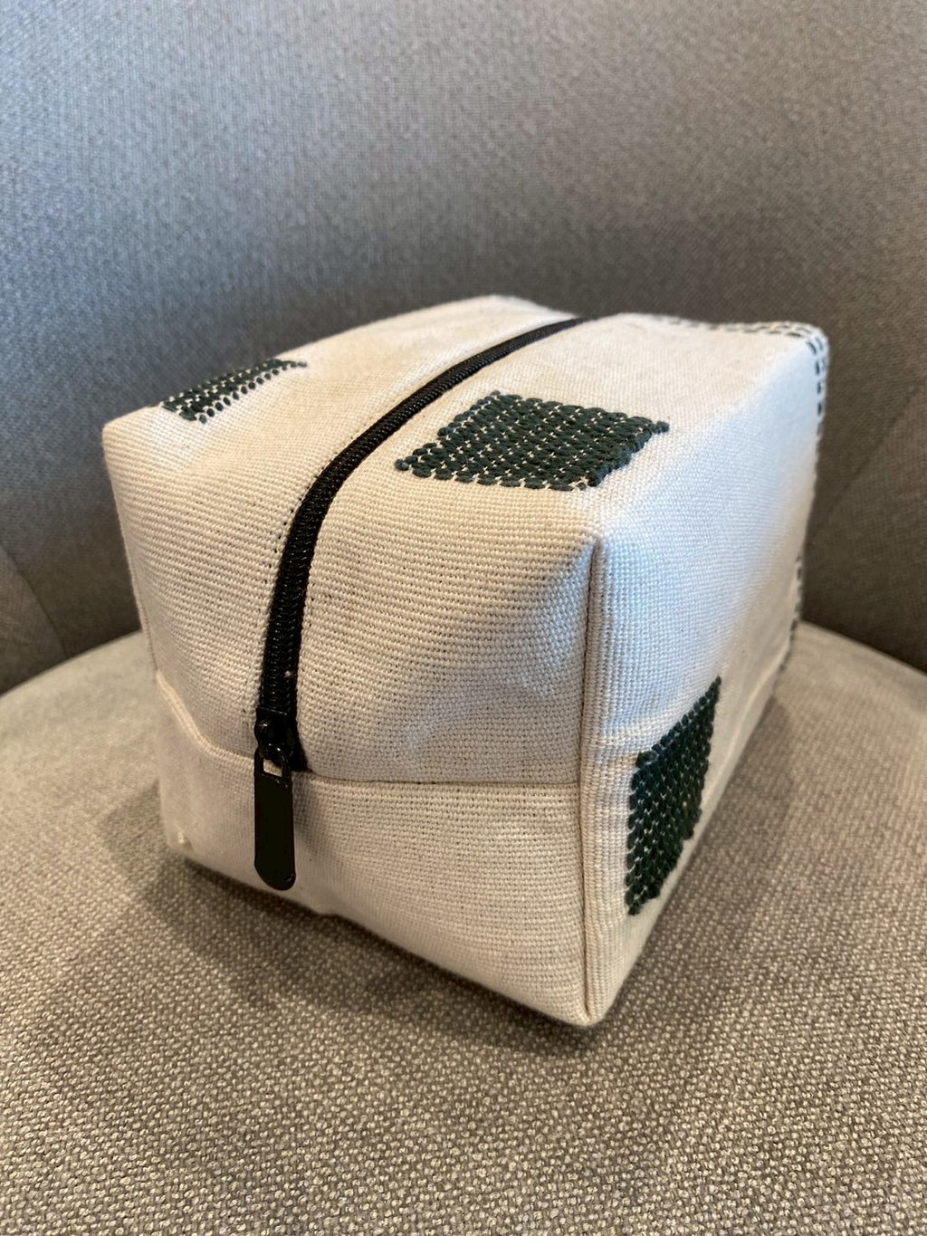 シンプルなお化粧ポーチ