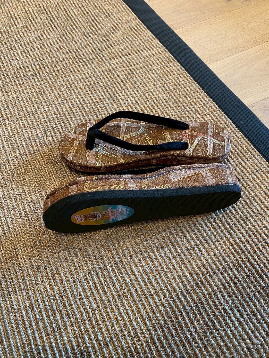 金閣寺みたいなサンダル