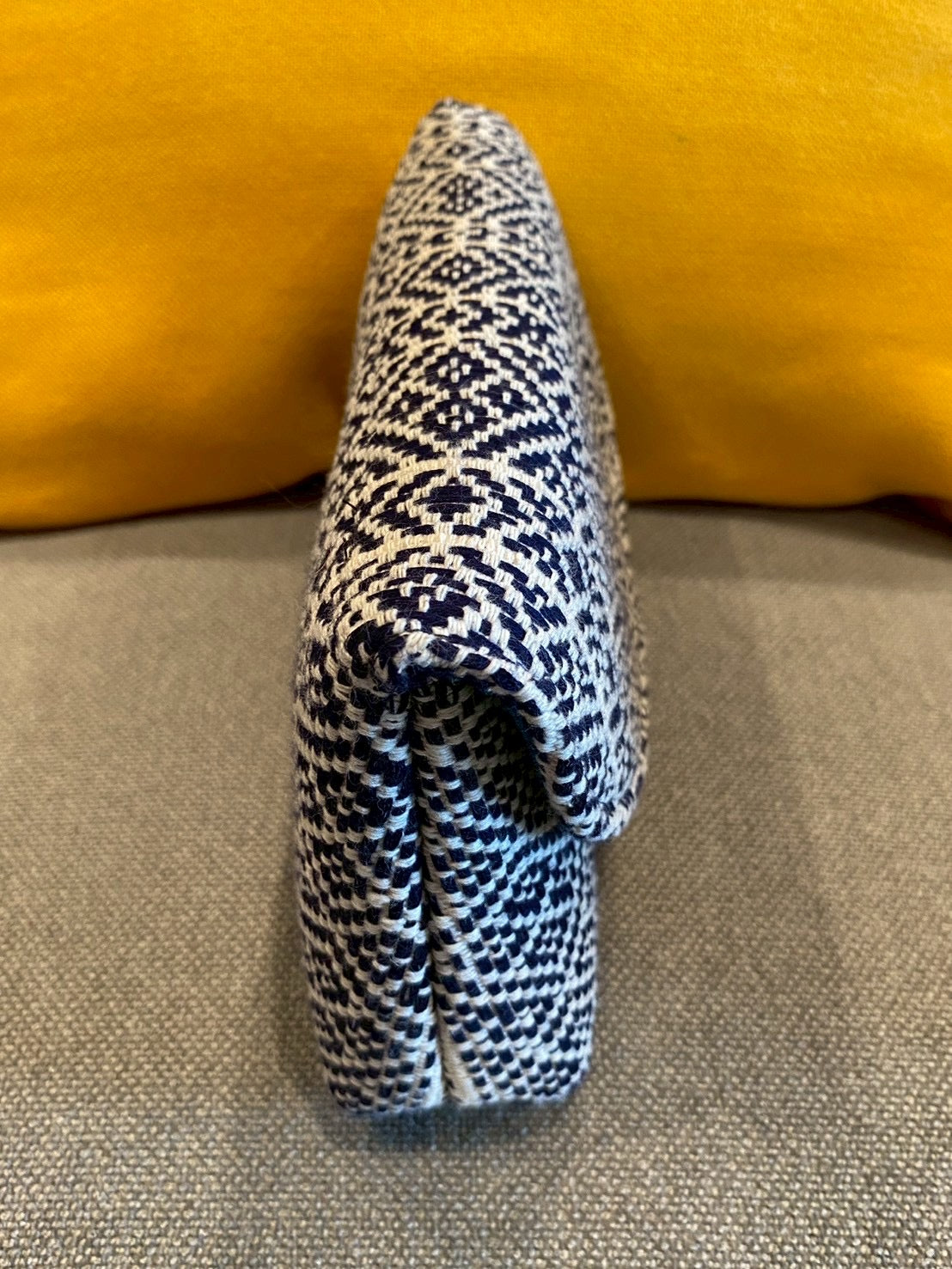 青のクラッチバック