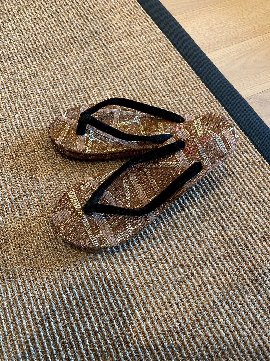 金閣寺みたいなサンダル