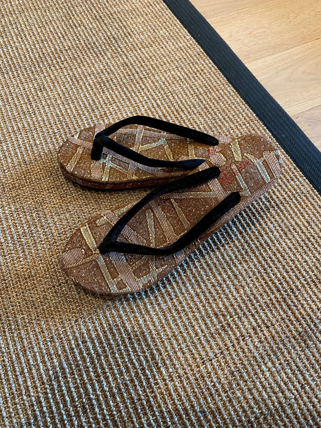 金閣寺みたいなサンダル