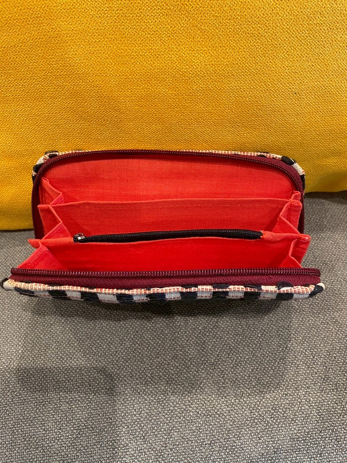 チェック柄の財布【アウトレット商品】