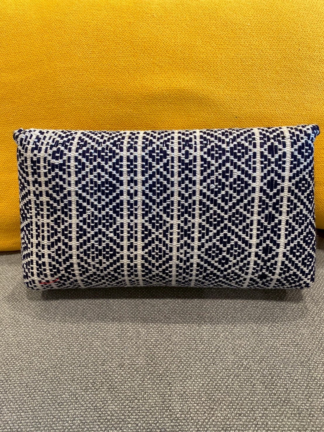 青のクラッチバック