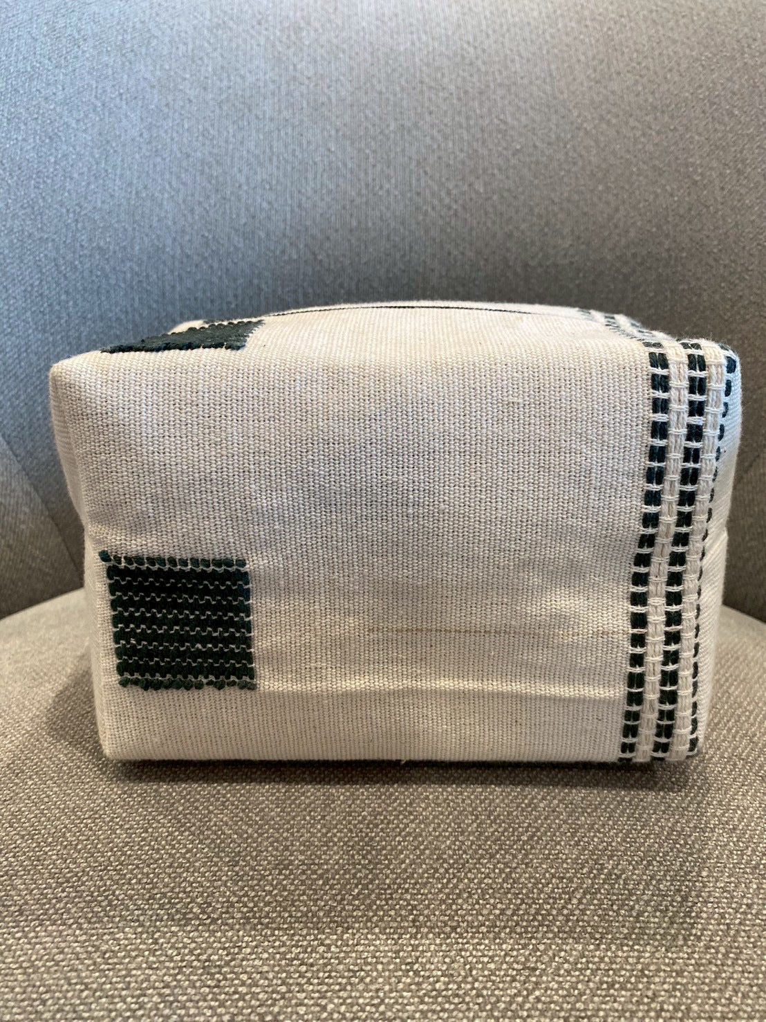 シンプルなお化粧ポーチ