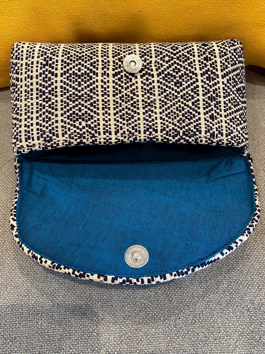 青のクラッチバック