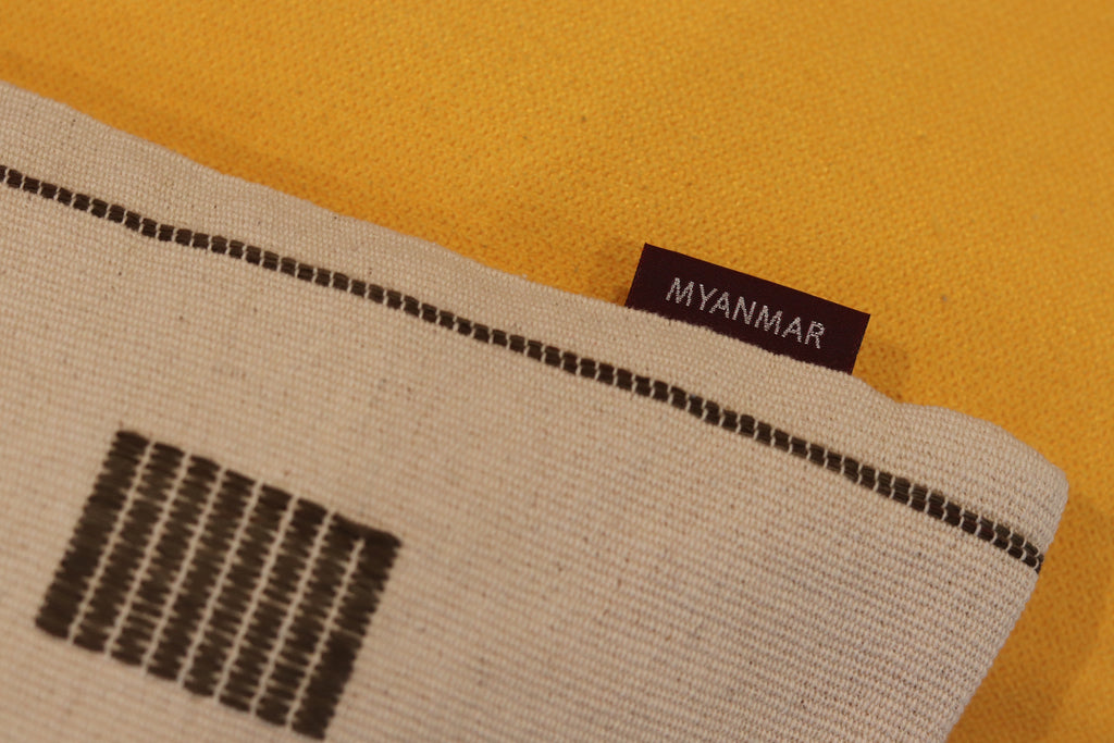 ミャンマー刺繍のクッションカバー