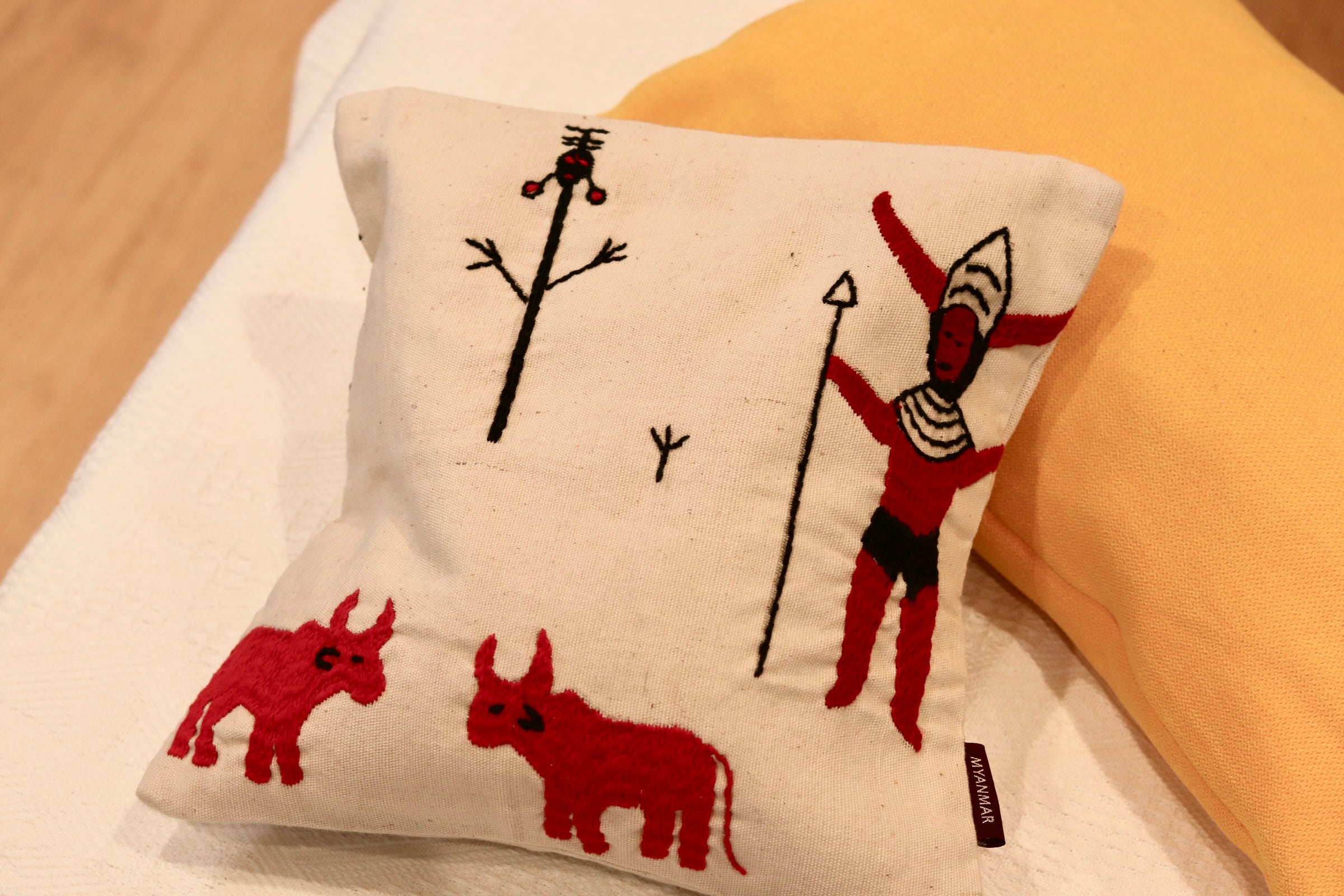 手ぬいの小さめクッションカバー(白)