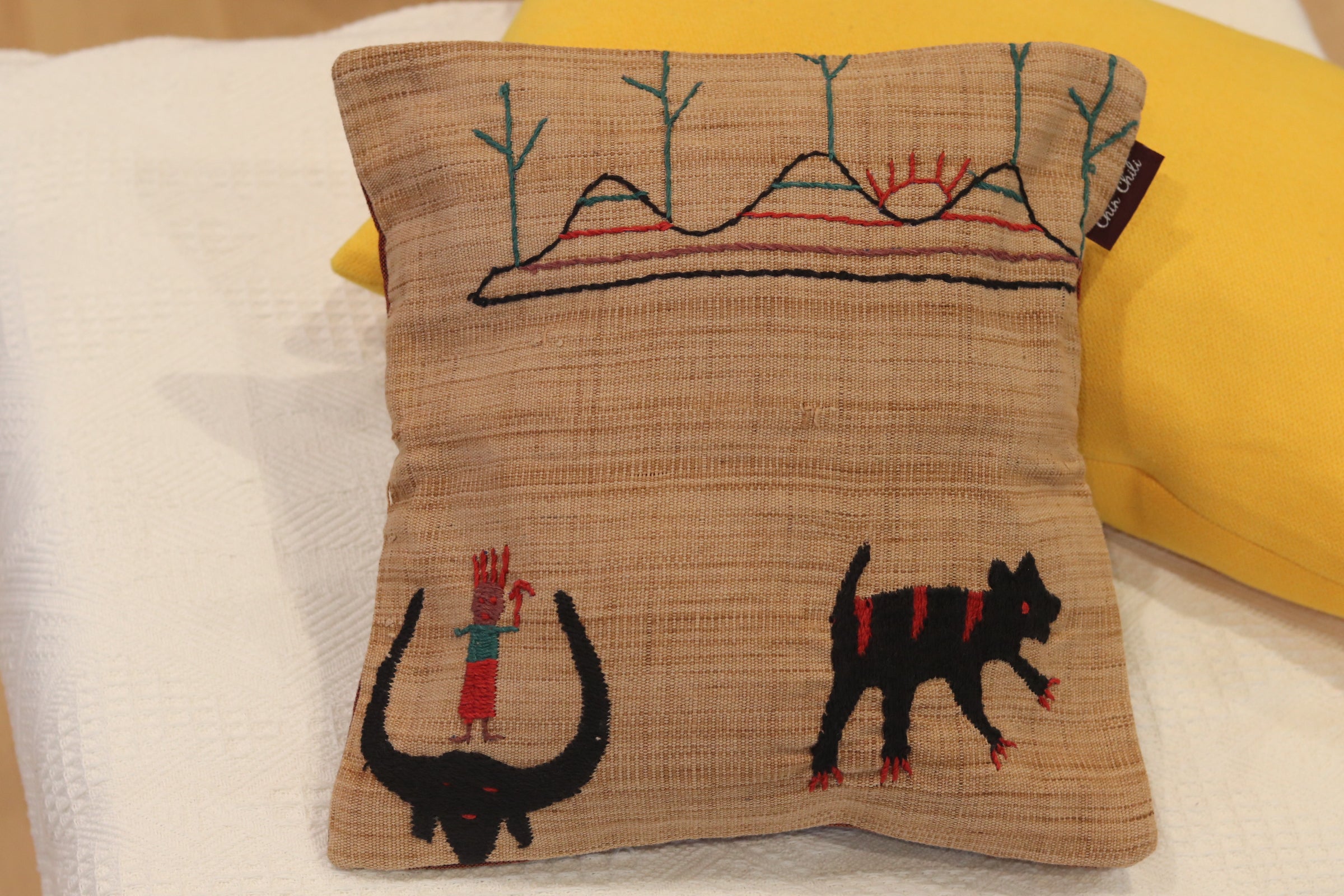 手ぬいの小さめクッションカバー(茶)