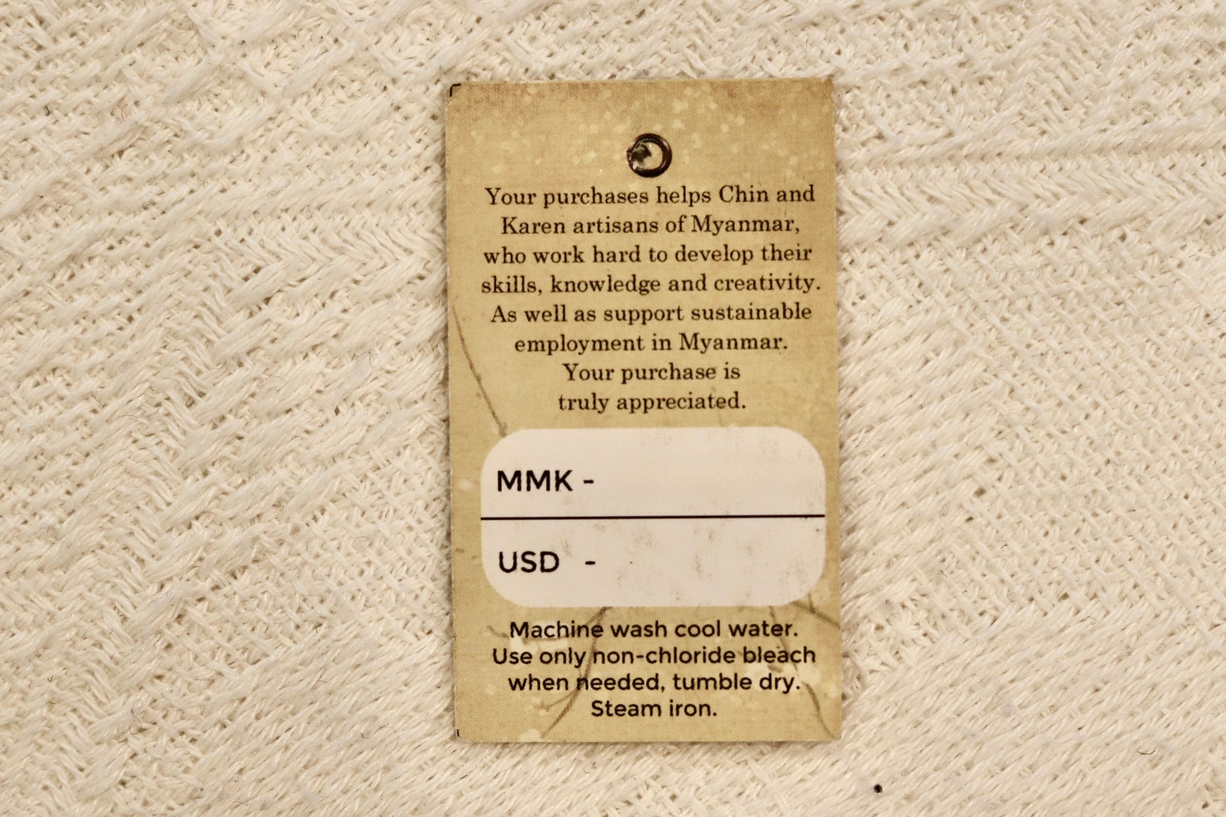 ミャンマー刺繍のクッションカバー