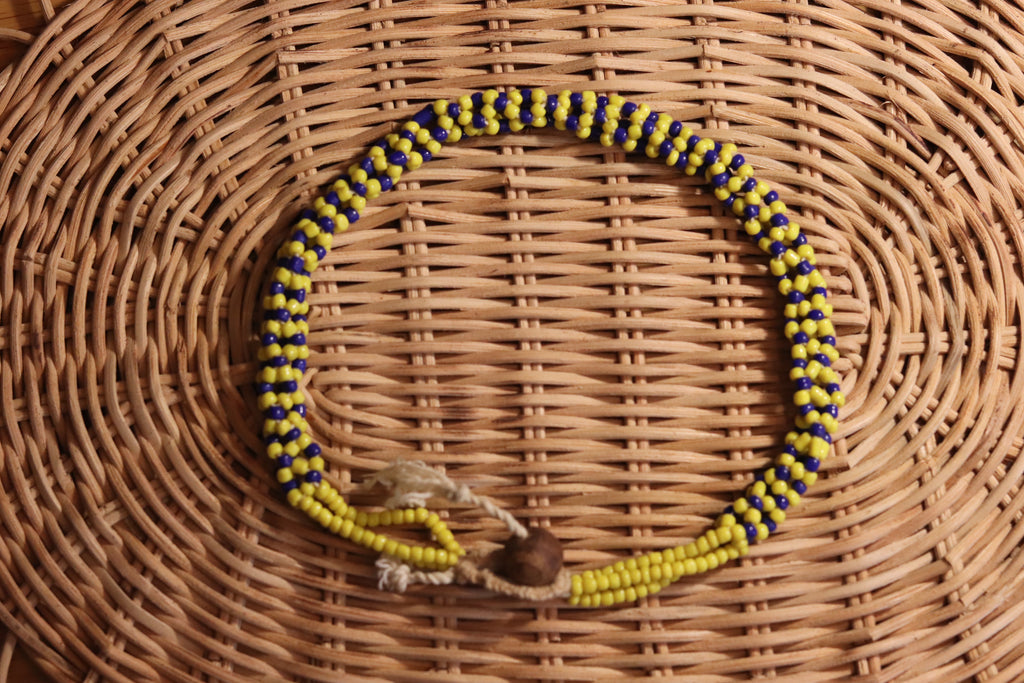 黄色と青のネックレス