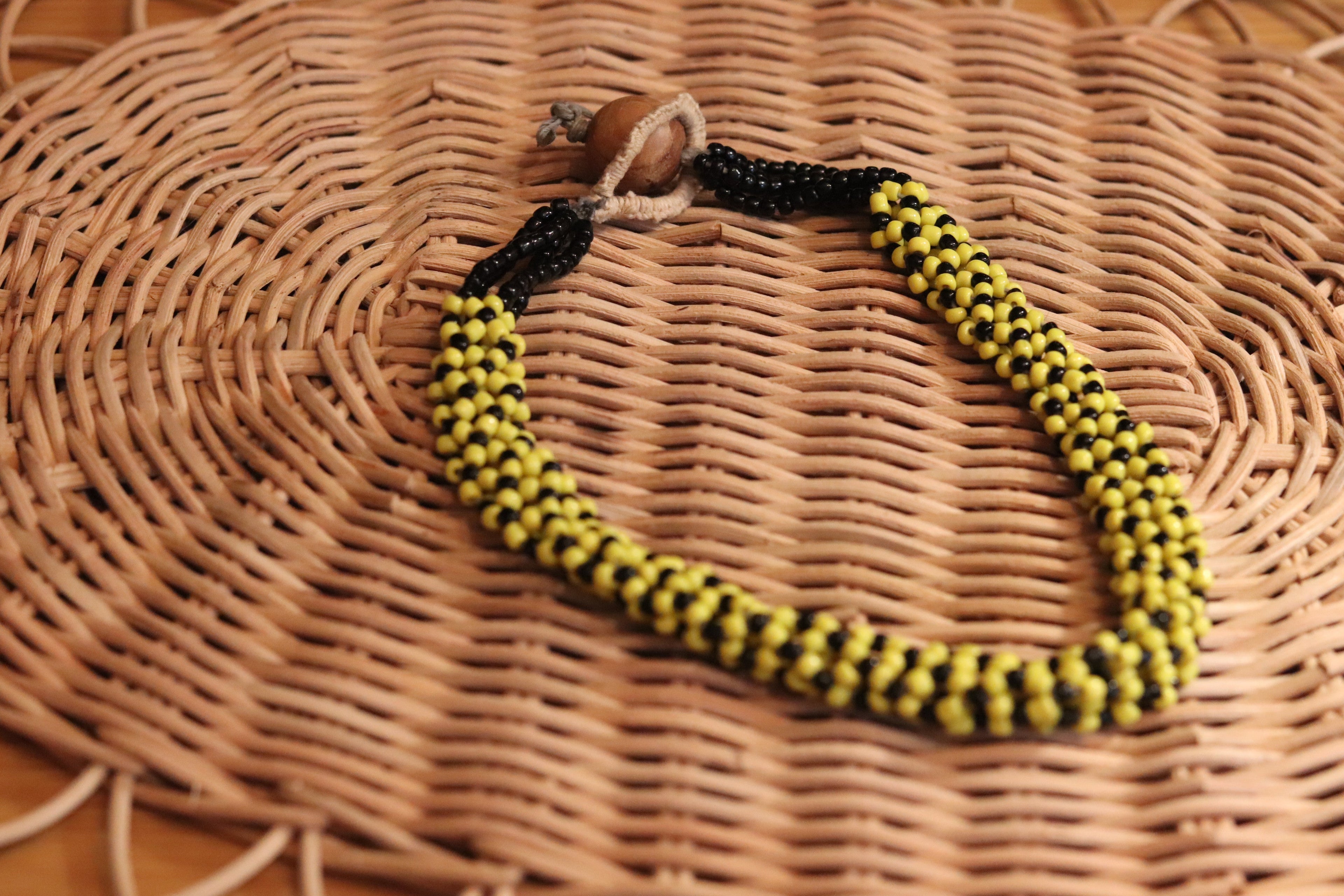 黒と黄色のネックレス