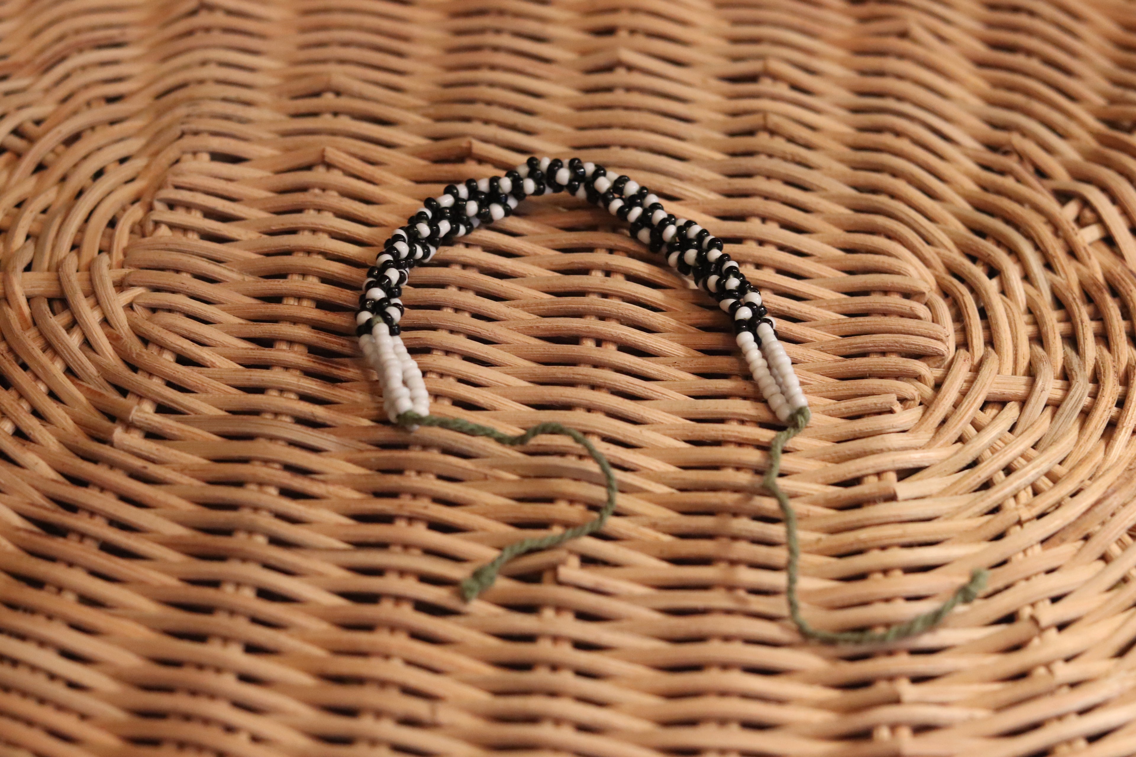 黒と白のブレスレット(細め)