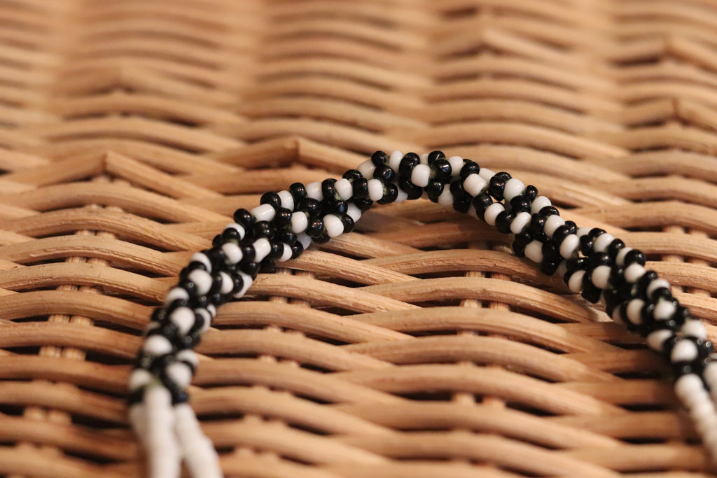 黒と白のブレスレット(細め)