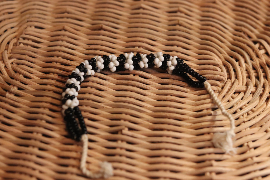 黒と白のブレスレット(細め)