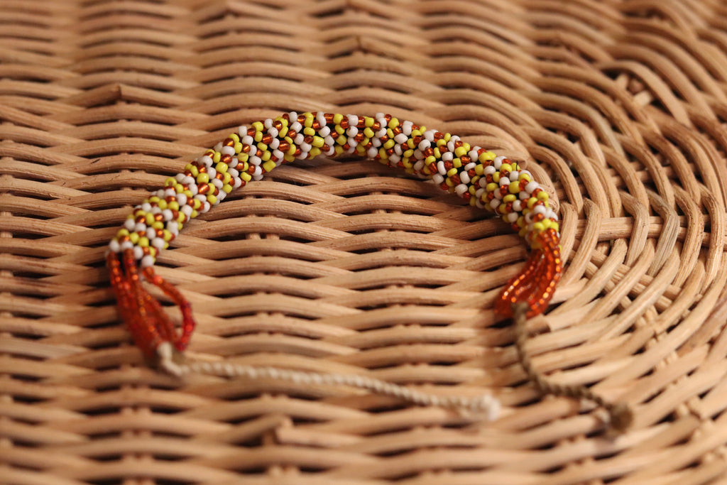 白と橙と黄色のブレスレット