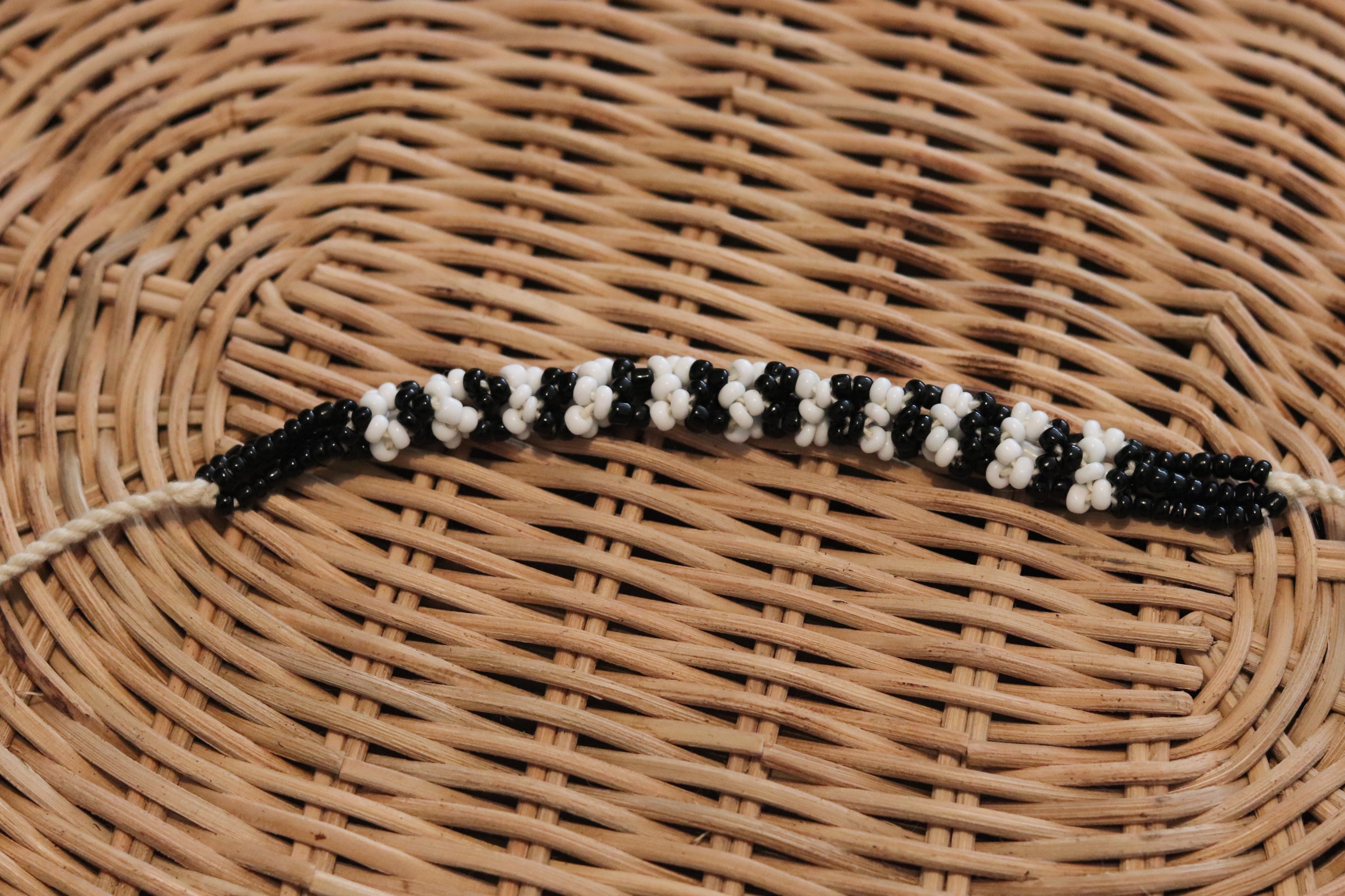 黒と白のブレスレット (太め)