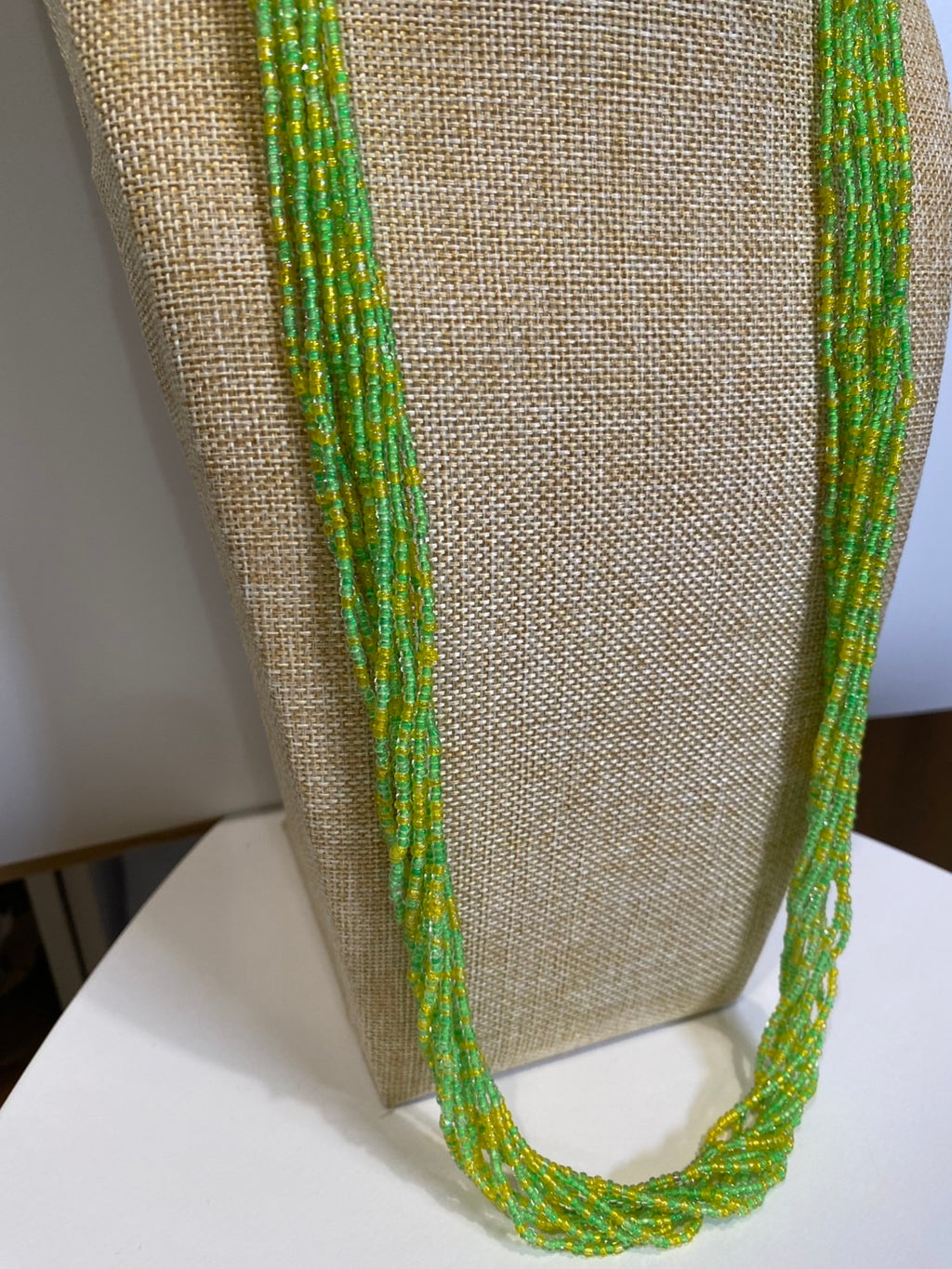 海ぶどうみたいなネックレス。