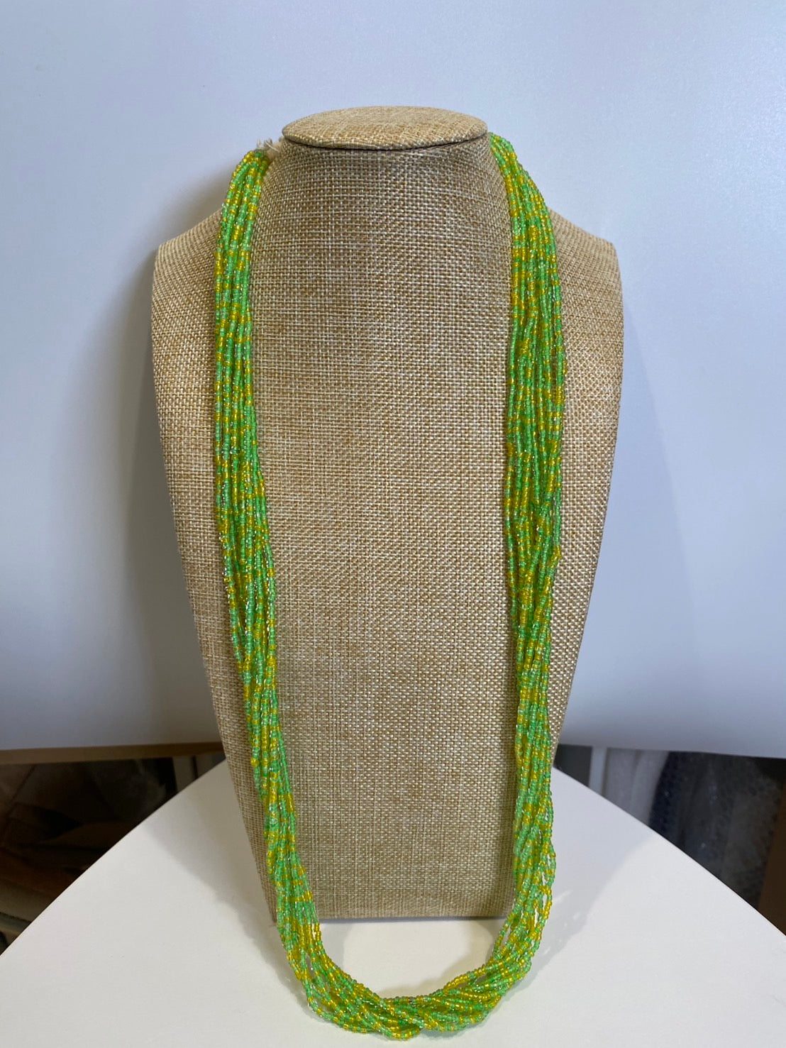 海ぶどうみたいなネックレス。